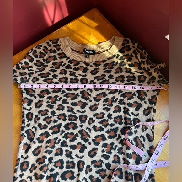 Express brown tan and black leopard print crew neck sweater sz S - Picture 5 of 5